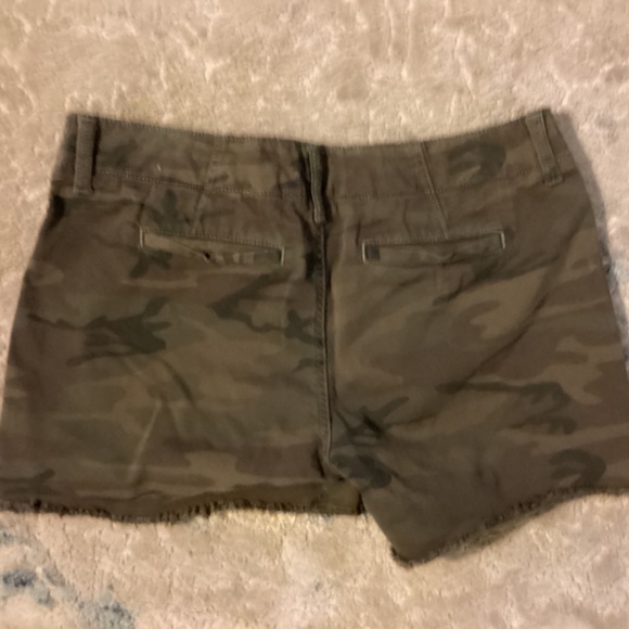 Shorts - Picture 3 of 4